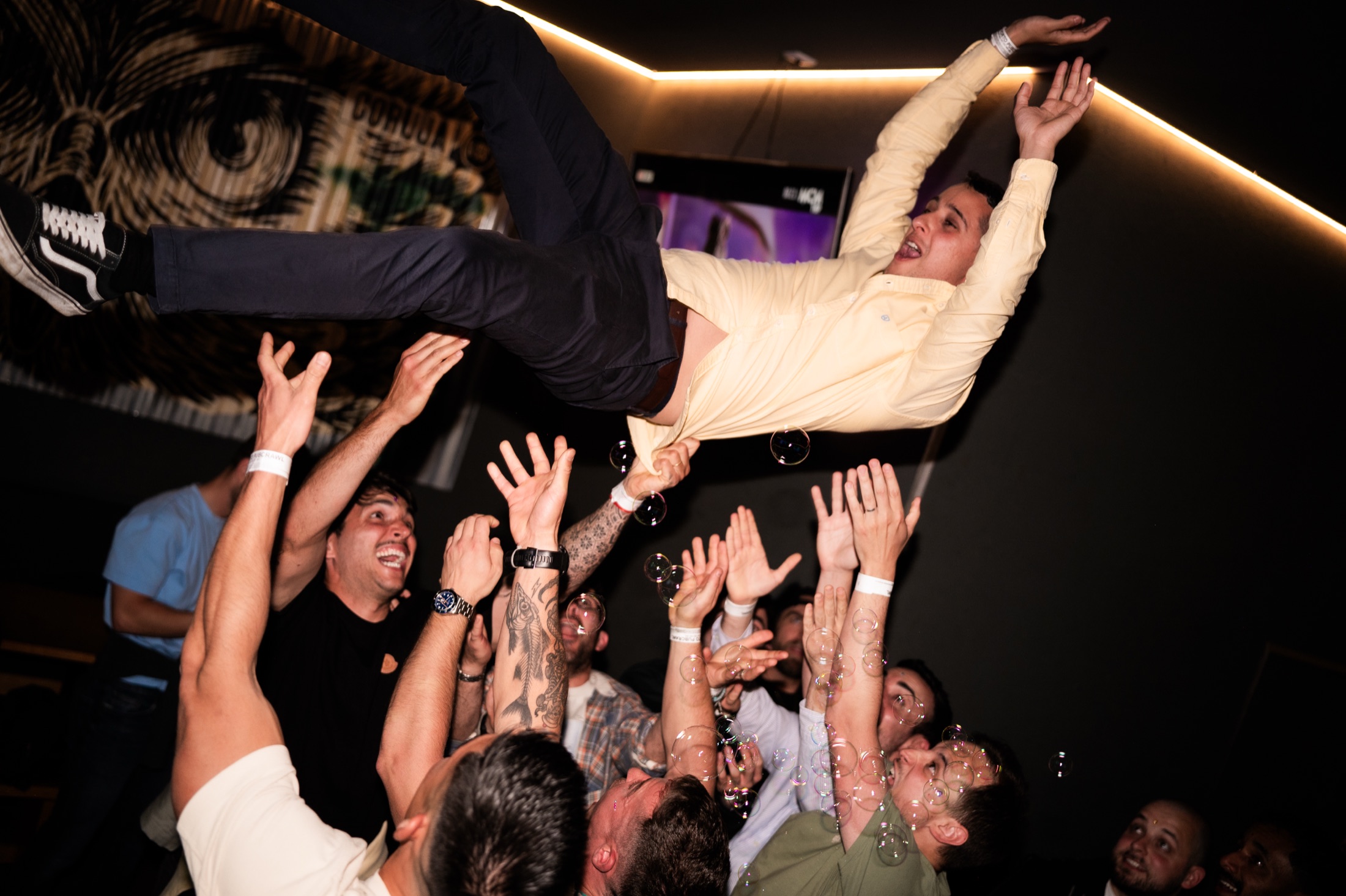 Private Porto Crawl group celebrating together